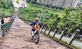 高颜值女大学生跳高